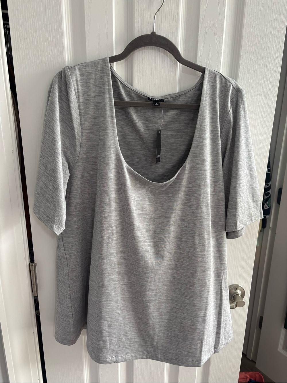 torrid Heathered Light Gray Scoop Neck Short Sleeve Top